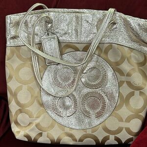 Coach bag, gold, shoulder bag. New